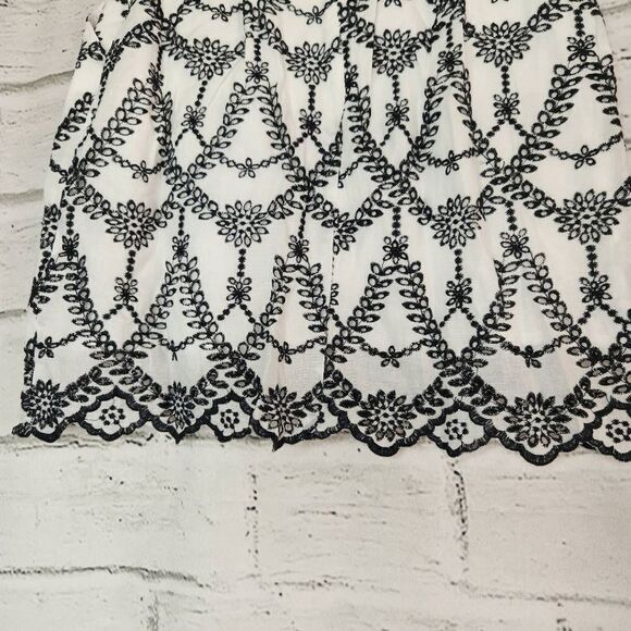 MinkPink Embroidered Floral Harvey Mini Shirt Black And White Size Small NWT - Picture 7 of 13